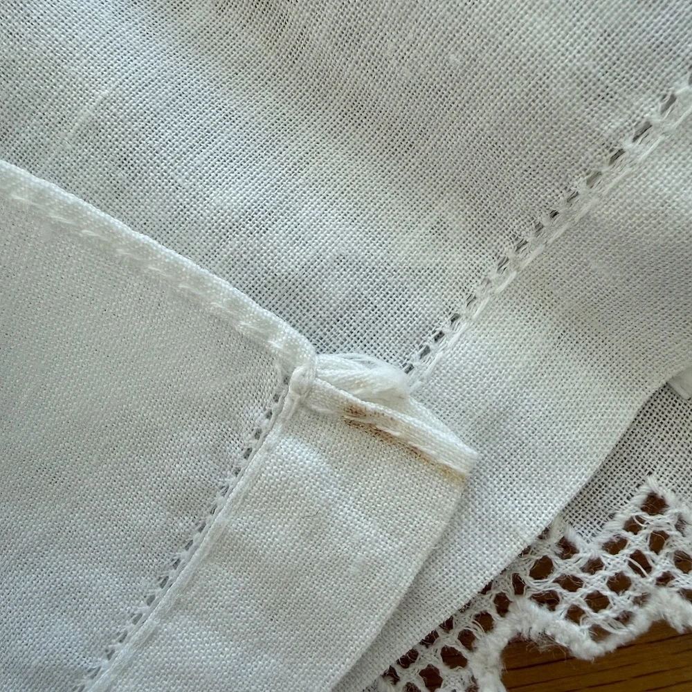 VINTAGE EMBROIDERED HAND TOWELS